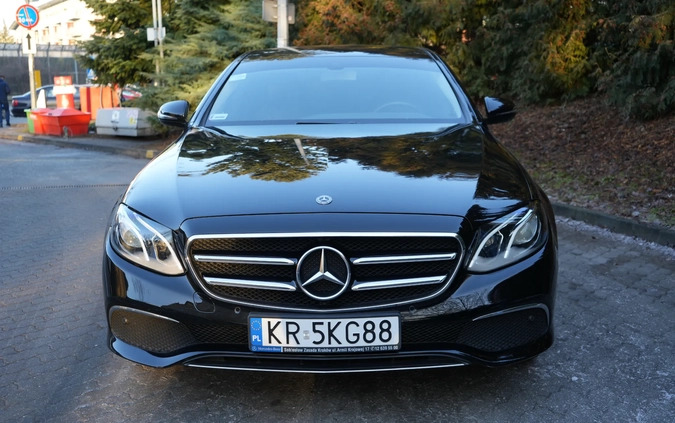 Mercedes-Benz Klasa E cena 99999 przebieg: 177967, rok produkcji 2018 z Kraków małe 172